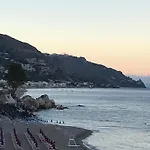 Taormina, Casa Mediterranea Sul Mare. Isola Bella.
